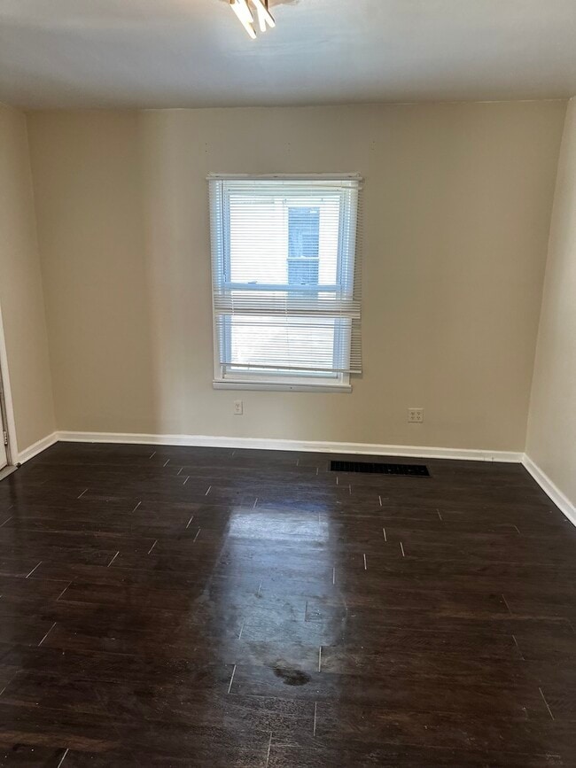 Building Photo - 554 W Station St