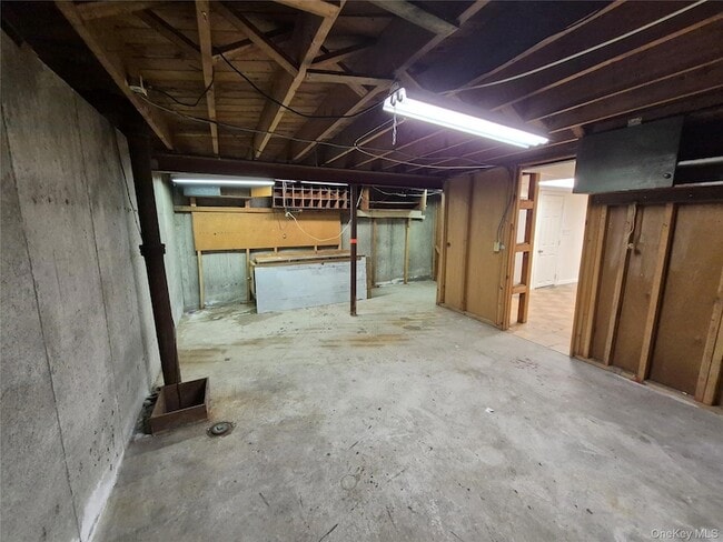 Building Photo - 907 1st St