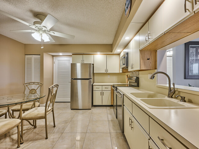 Building Photo - 3420 S Ocean Blvd