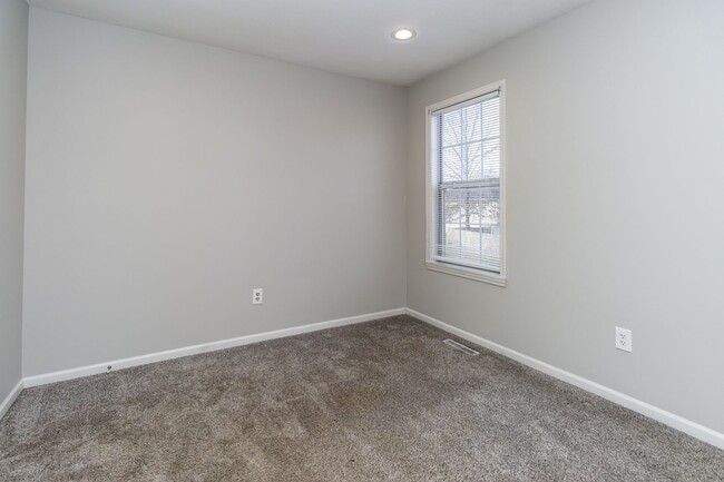 Building Photo - Beautiful Colonial Style Contemporary Home in South Columbia!