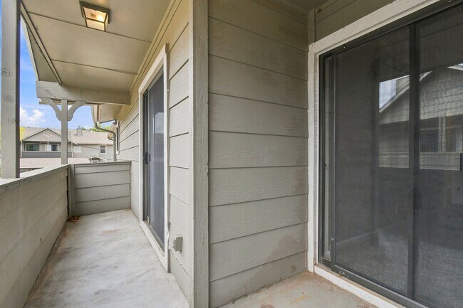 Building Photo - 2850 E 90th St
