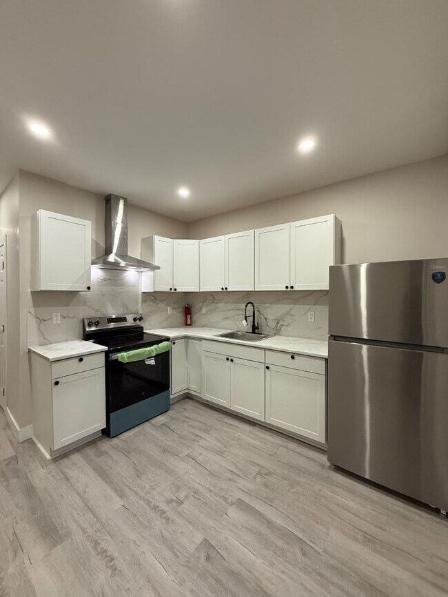 Building Photo - 30 Slingerland St