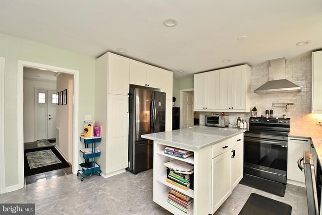 Building Photo - 6431 Forest Rd