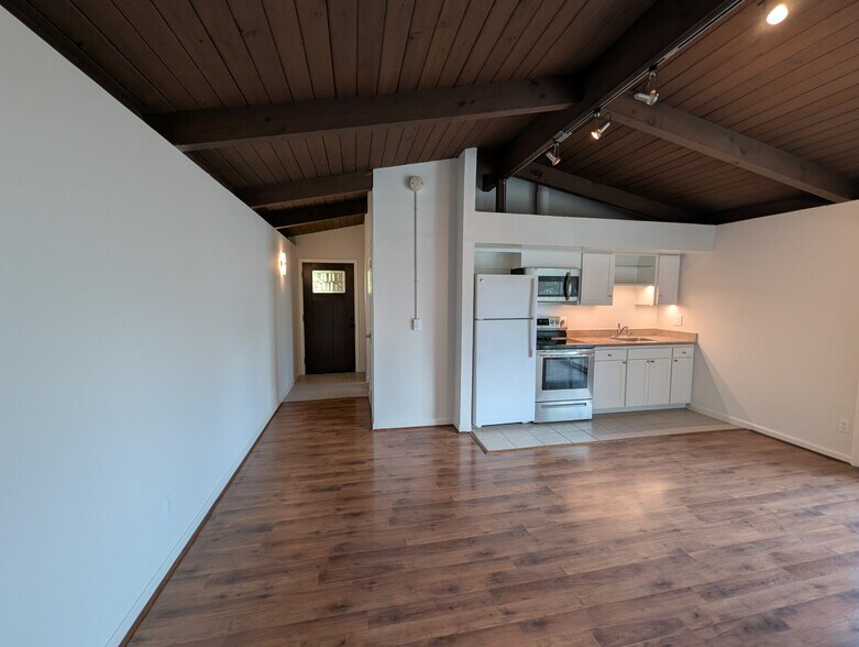 Building Photo - 214 Bayview St