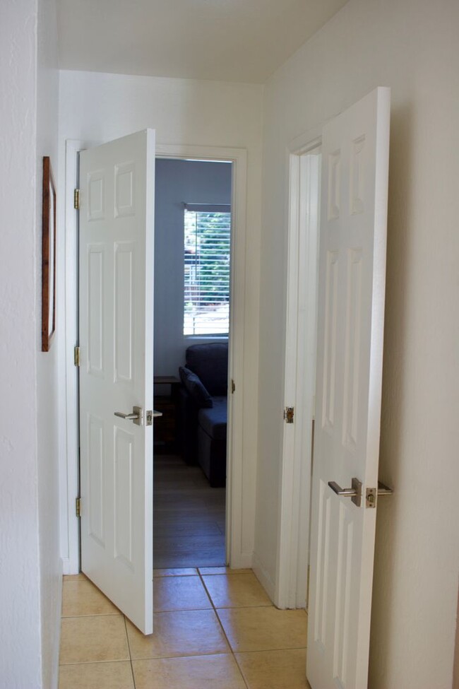 Building Photo - Charming 2 Bedroom, 1 Bath Private Single-...