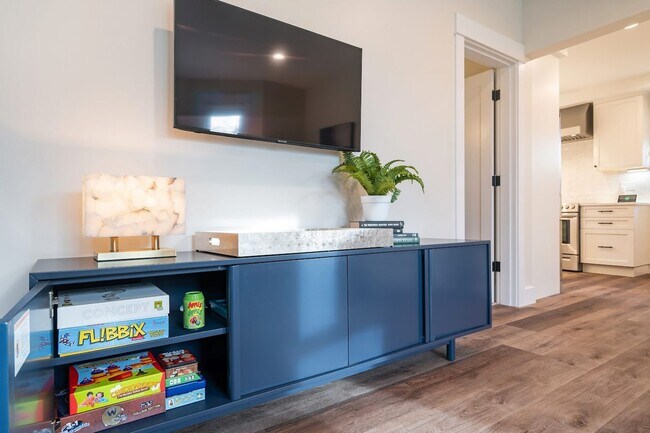 Building Photo - 2bd/1ba Seattle Home