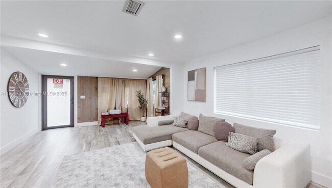 Building Photo - 2525 Garfield St