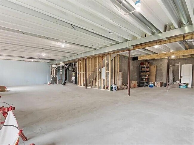 Building Photo - 5898 Urbandale Ct N