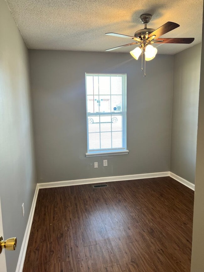Building Photo - Cute Single Family Home