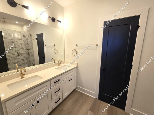 Building Photo - 340 Eugenia St SW