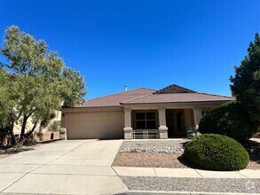 Building Photo - Large 3 bed / 2 Bath | Desirable Cabezon H...