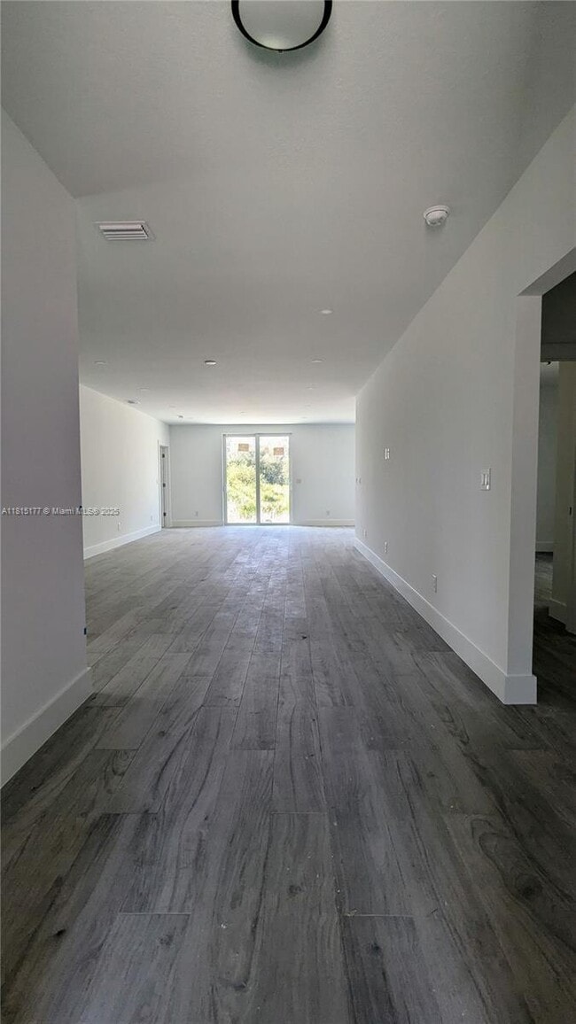 Building Photo - 497 Bounds St