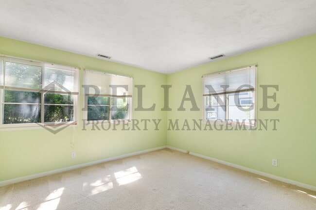 Building Photo - 749 N Westridge Dr