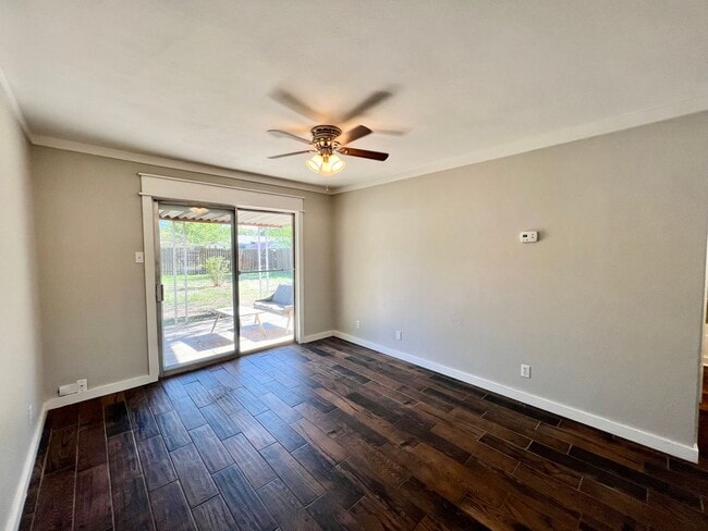 Building Photo - Application Received - **MOVE IN SPECIAL!*...