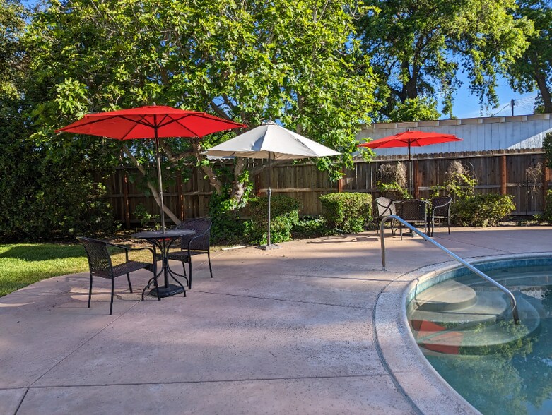 Building Photo - 1044 Rivara Rd