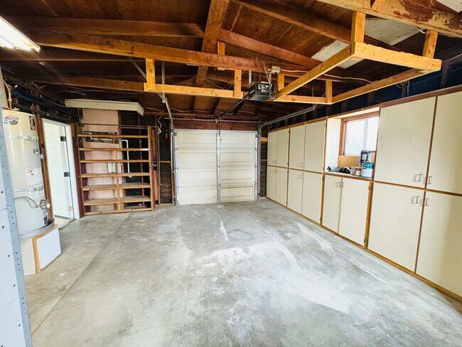 Building Photo - Newly Remodeled 3 bed 1 bath home!