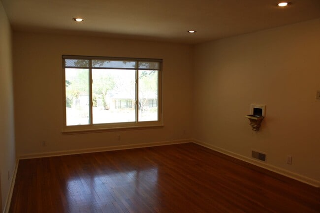 Building Photo - 140 Arvin Dr