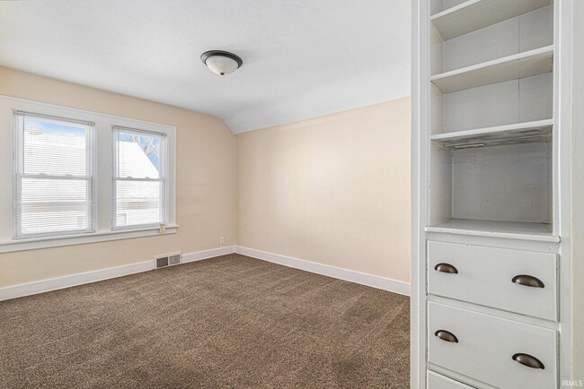 Building Photo - 714 S 27th St