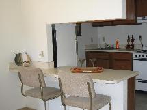 Breakfast Bar - Lakes at Largo Apartments