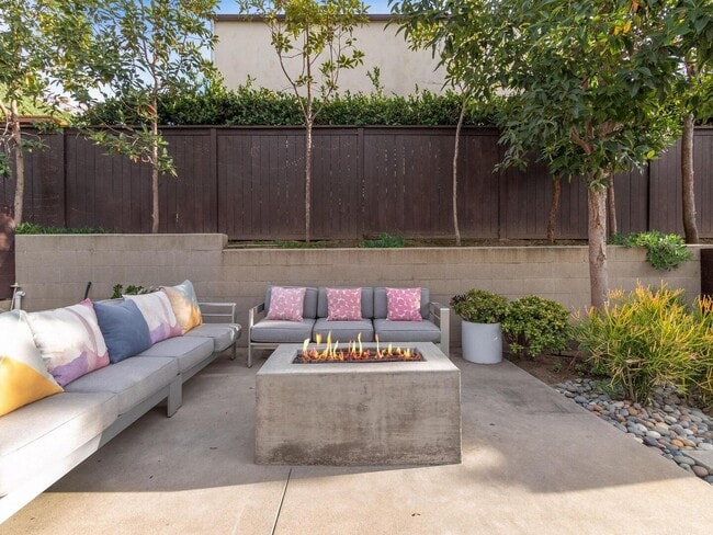 Building Photo - Solana Beach Paradise