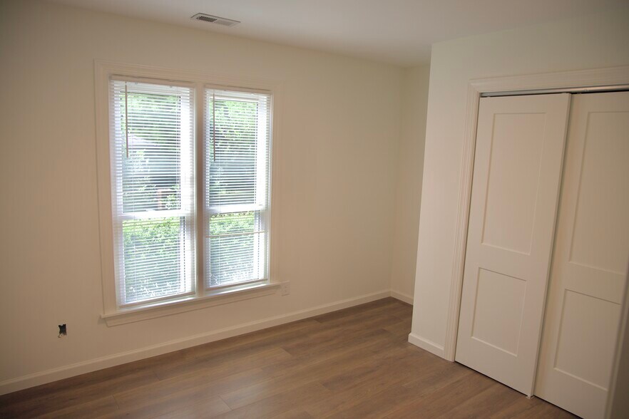 Building Photo - 601 Queens Rd