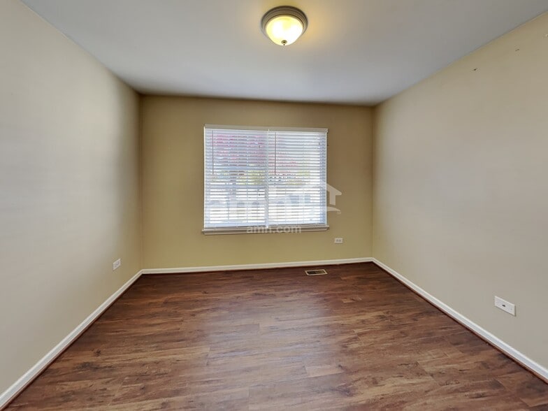 Building Photo - 2462 Mayfield Ct