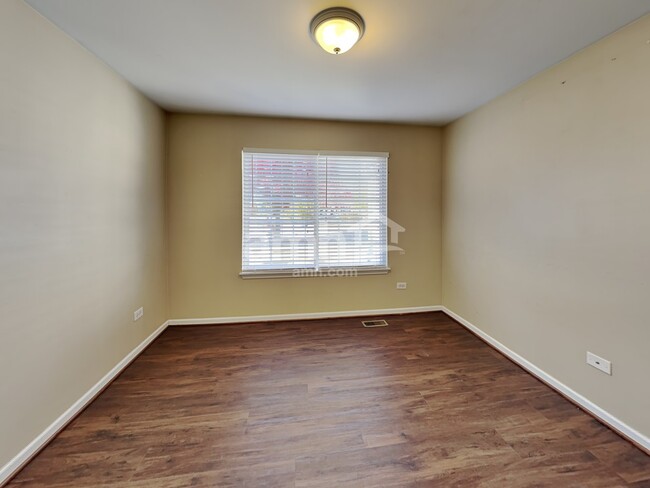 Building Photo - 2462 Mayfield Ct