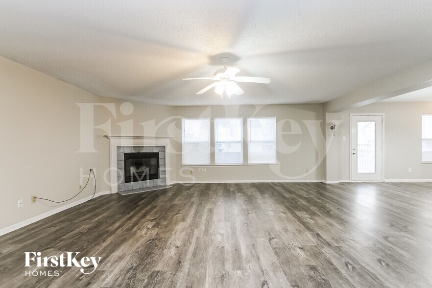 Building Photo - 6829 W Raleigh Dr