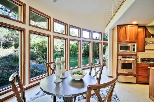 Building Photo - Luxurious 4 bed / 3.5 bath / 3,276 sqft Ho...