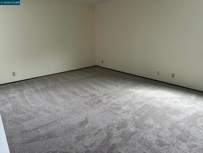 Building Photo - 585 Mt Dell Dr