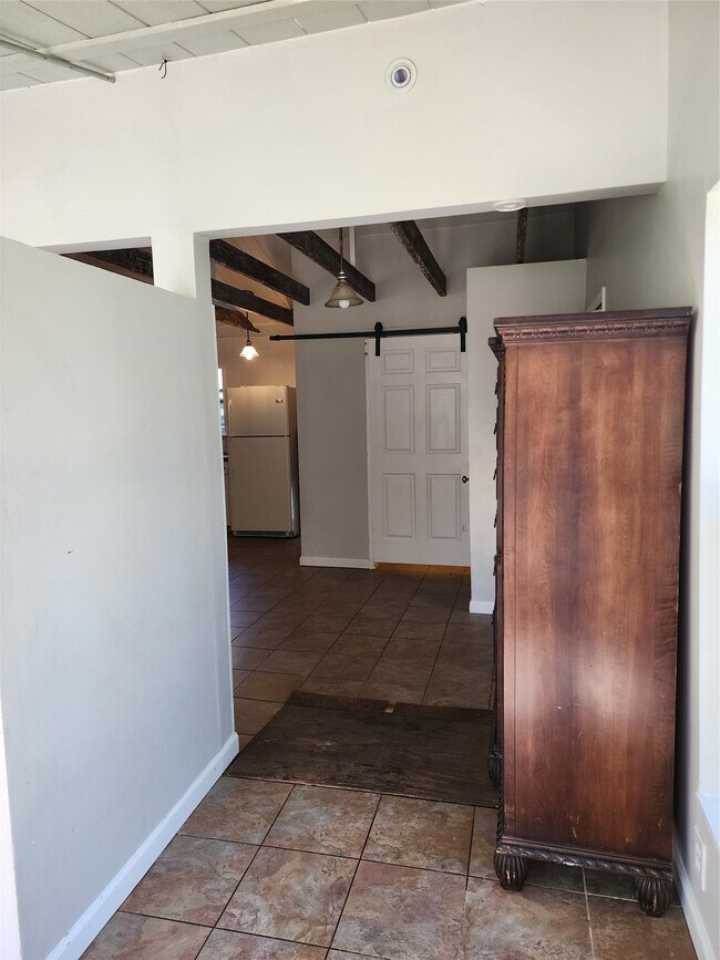 Building Photo - 13373 Southshore Dr