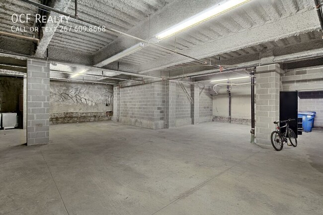Building Photo - 412 S 13th St
