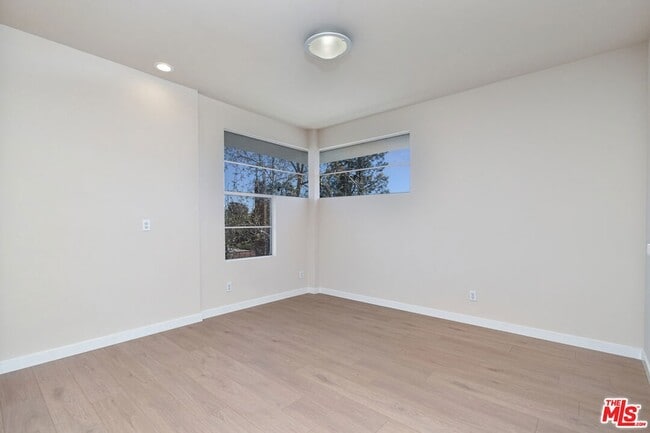 Building Photo - 5350 White Oak Ave
