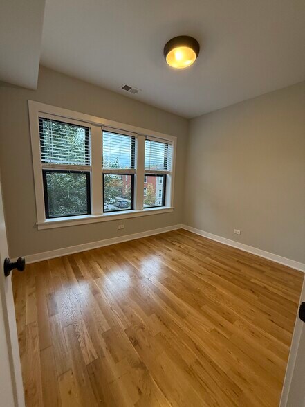 Building Photo - 2211 W Eastwood Ave