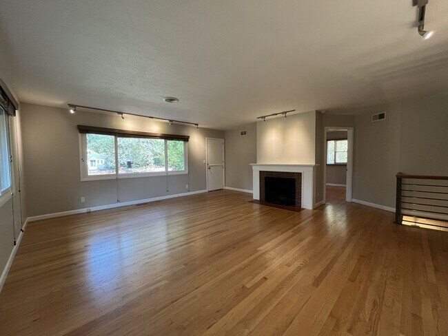 Building Photo - Beautiful 3-Bedroom Home with Remodeled Kitchen, Dual Living Spaces & Spacious Backyard