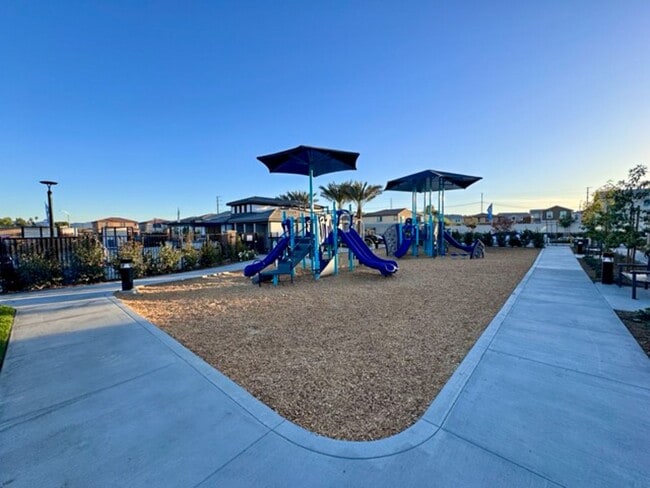 Building Photo - Welcome to Your Brand New 3 Bedroom Solar Home in the Gated Willow Springs Community of Murrieta!