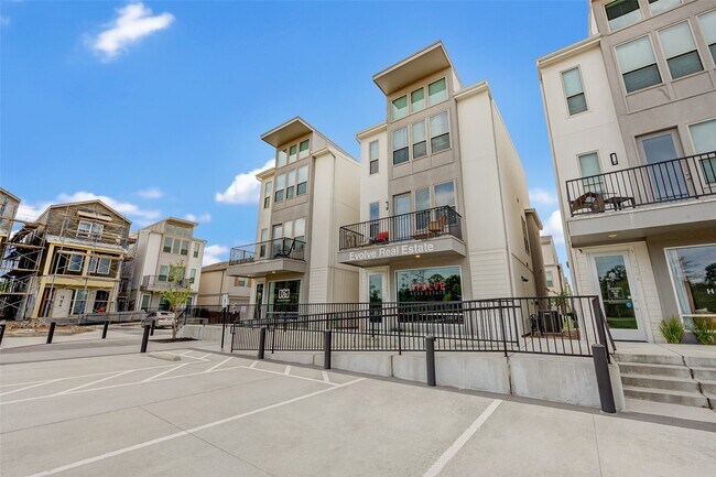 Building Photo - 18732 Centro Main St