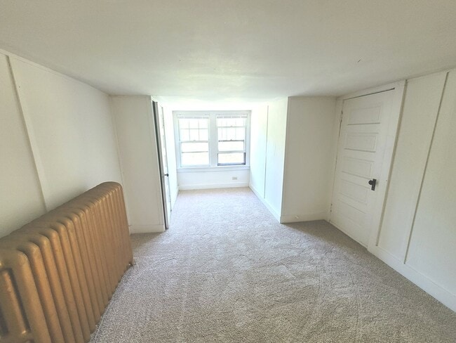 Building Photo - 2541 N Lake Dr