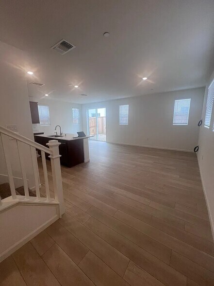 Building Photo - 1123 Bengal Loop