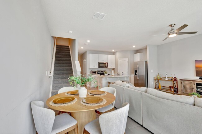 Building Photo - 345 SE Sea Hunt Way
