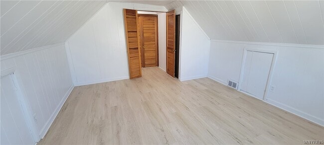 Building Photo - 3553 Sherwood Ave