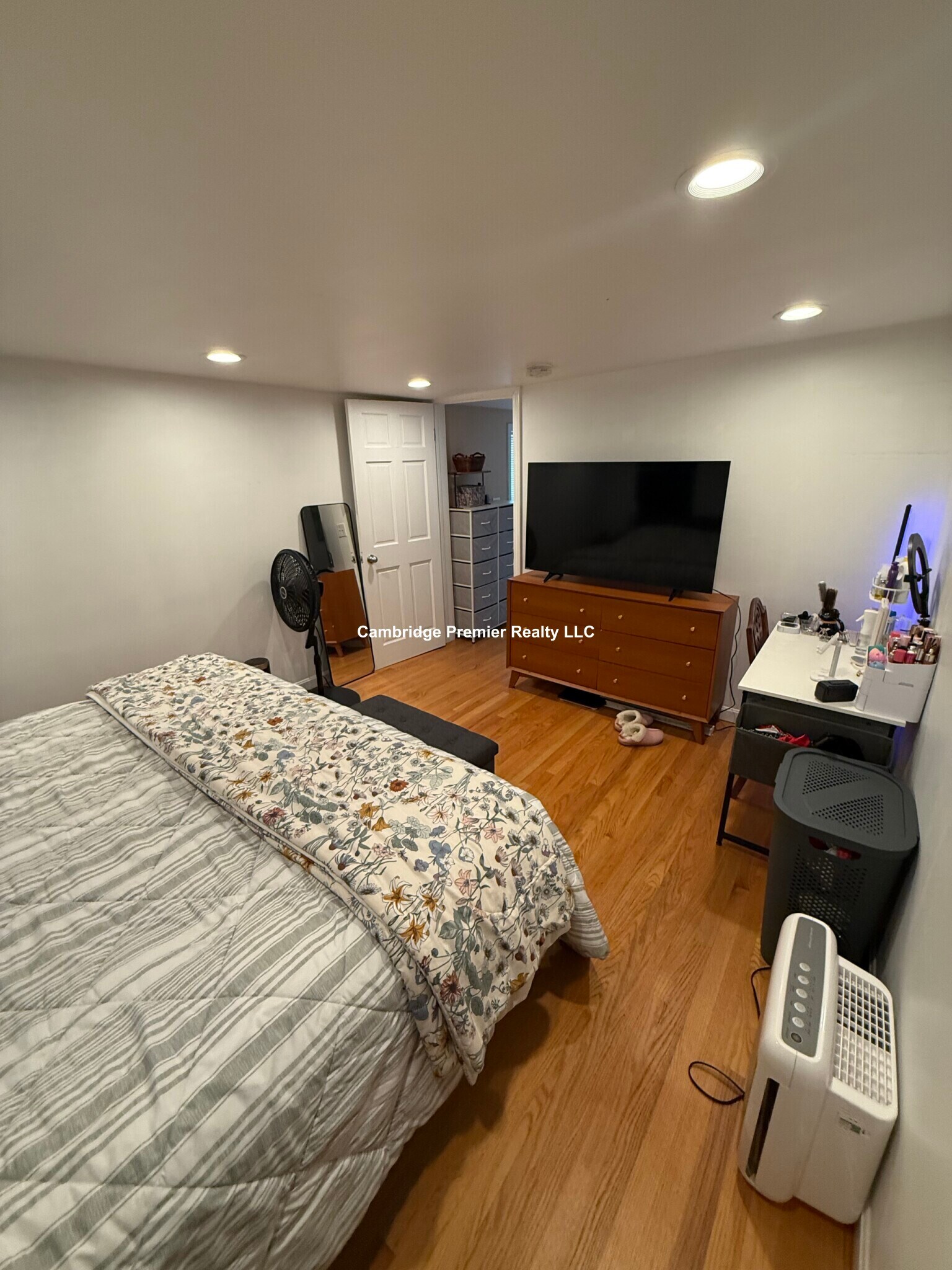 Building Photo - 60 Linwood St