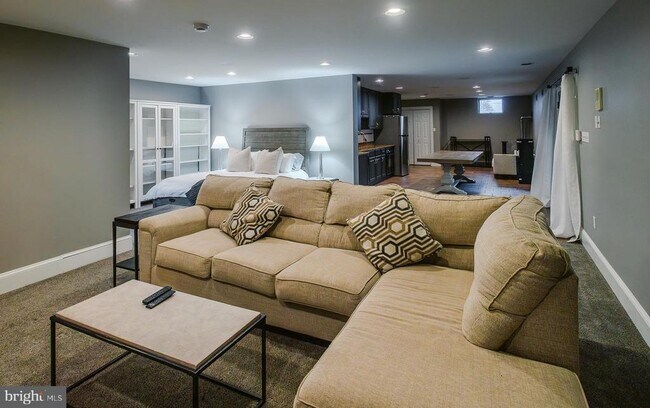 Building Photo - 15841 York Rd