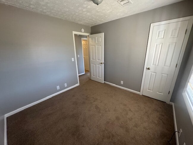 Building Photo - 1858 Cannonville Rd