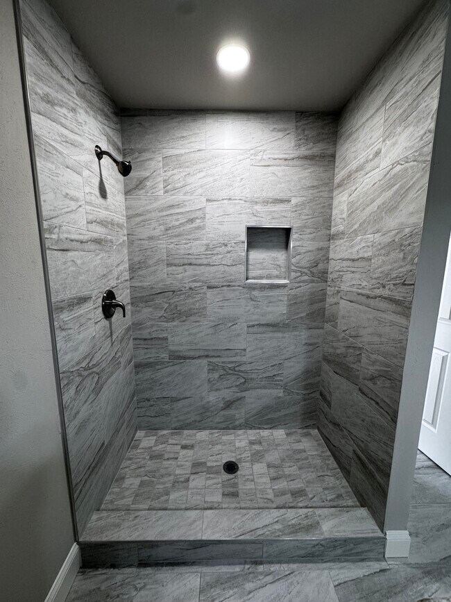 Building Photo - 1311 Alpine Dr