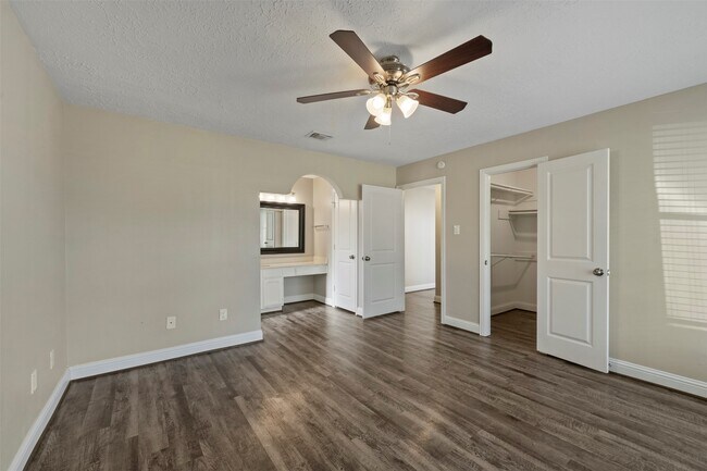 Building Photo - 119 Wood Hollow Dr