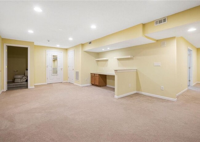 Building Photo - 1027 Pine Ridge Way