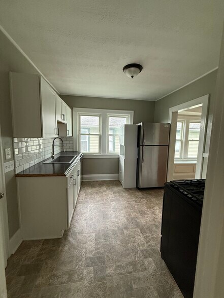 Kitchen - 2099 Waterbury Rd