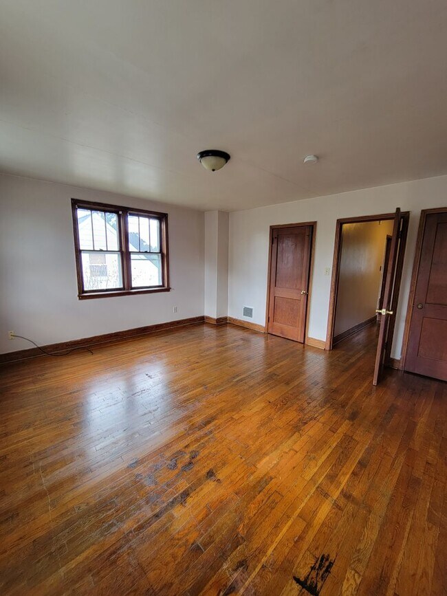 Building Photo - 471-475 Heintzelman Avenue