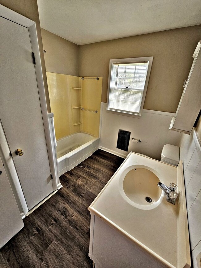 Building Photo - 3BR House - Courtland